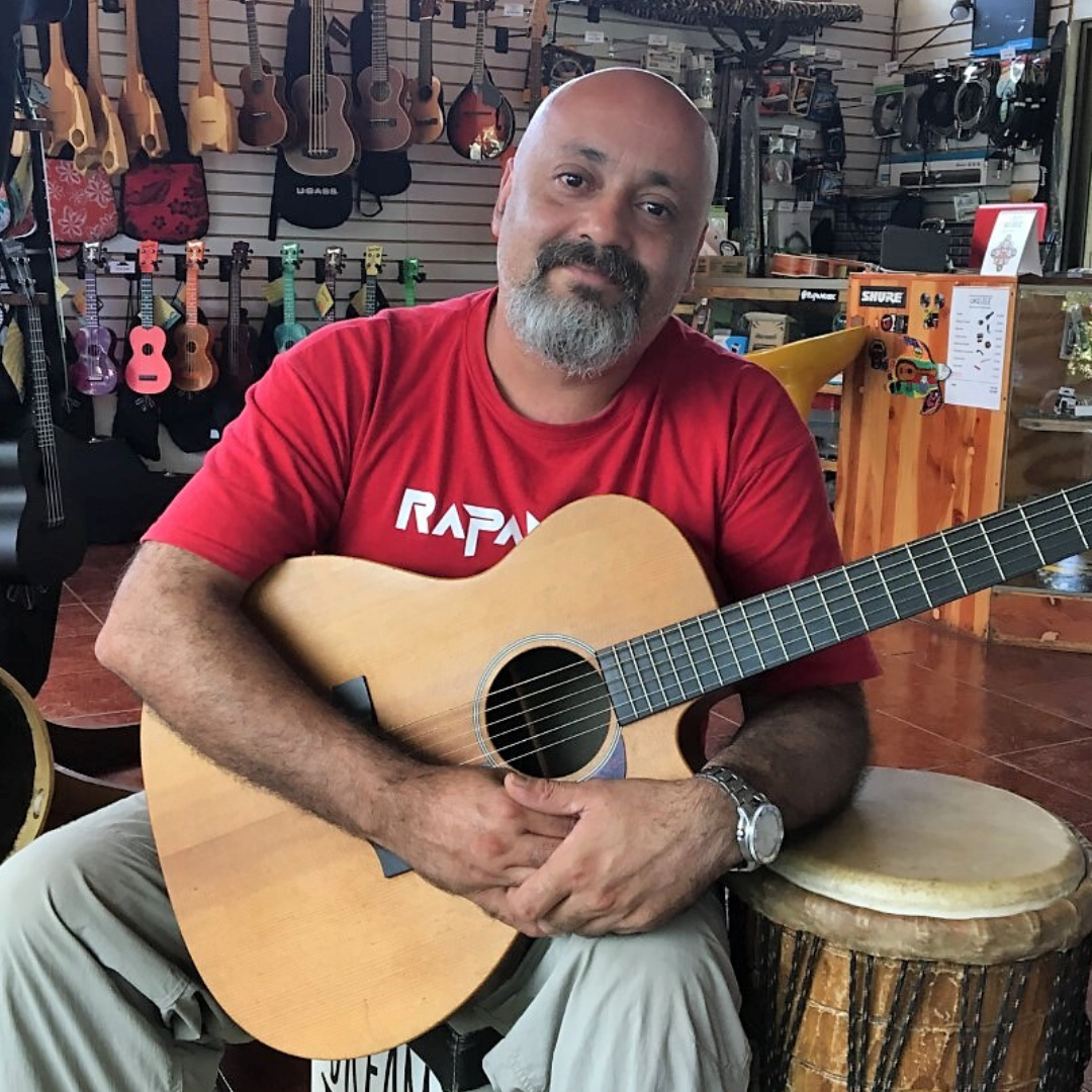 Más información sobre el artículo Francisco Riroroco – Músico Rapa Nui