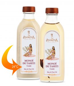 Monoï Duo solido y liquido El Monoï solidifica a temperaturas inferiores a 24°C. Por favor coloque la botella en un recipiente con agua tibia o cerca de una fuente de calor, y el contenido se volverá líquido nuevamente en poco tiempo.