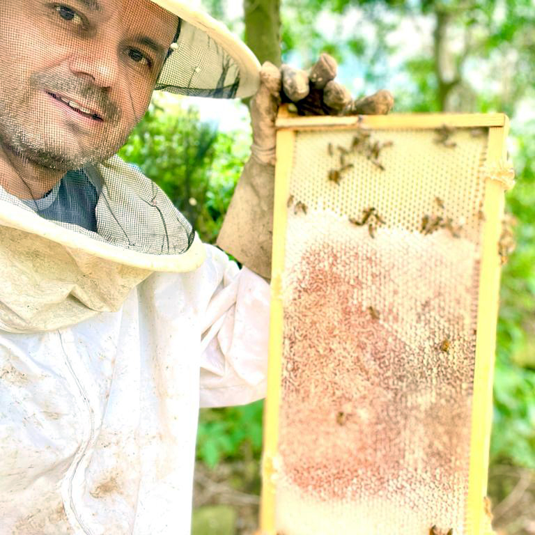 Más información sobre el artículo La Exquisita Miel de Rapa Nui: El Secreto detrás de Nuestra Crema de Manos